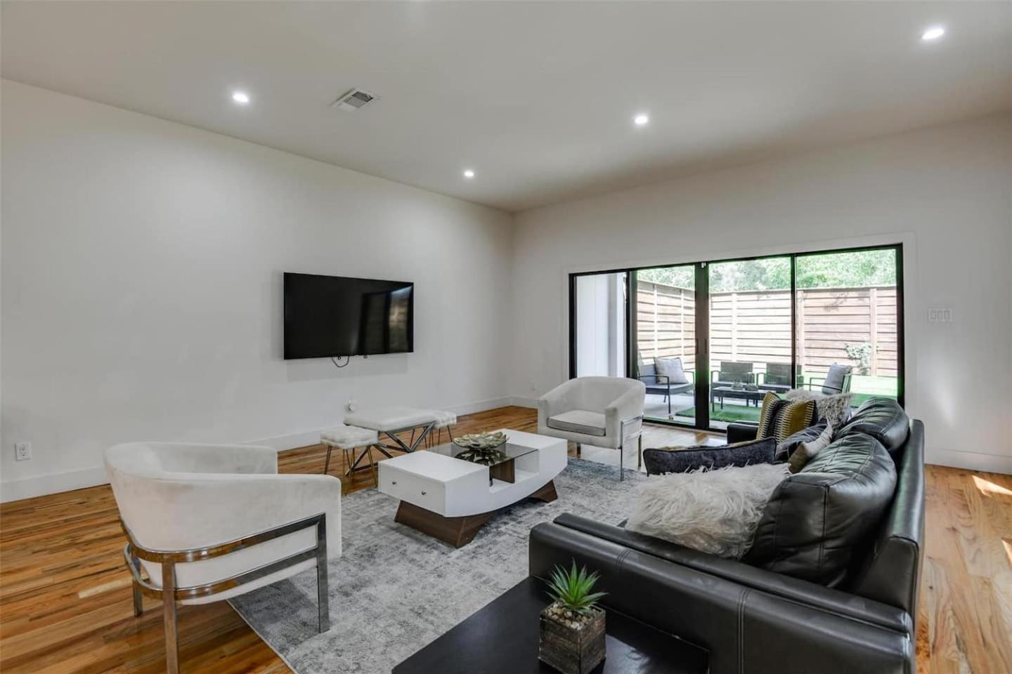 Lux 6Br 2 Game Rooms Dallas Dallas